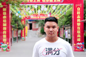 吴家燚：曾经中专学体育，选择新华再精技