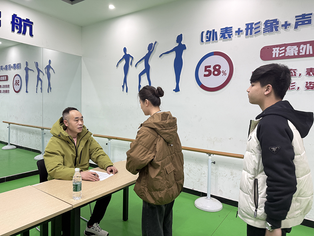 北京和谐时代企业高铁餐吧专聘会宣传稿