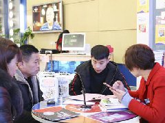 <b>新华春招报名现场火爆，迎来年后首个高峰</b> 