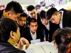 <b>“职业教育就是就业教育”,新华“抢人大</b> 