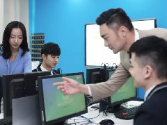 <b>阿里来了!新华·阿里云“校企联盟·人才</b>