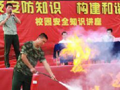 <b>新华构建安全校园 家长放心 学子安心</b>