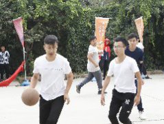 <b>趣味运动会丨贪吃蛇，篮球比赛我都行</b> 